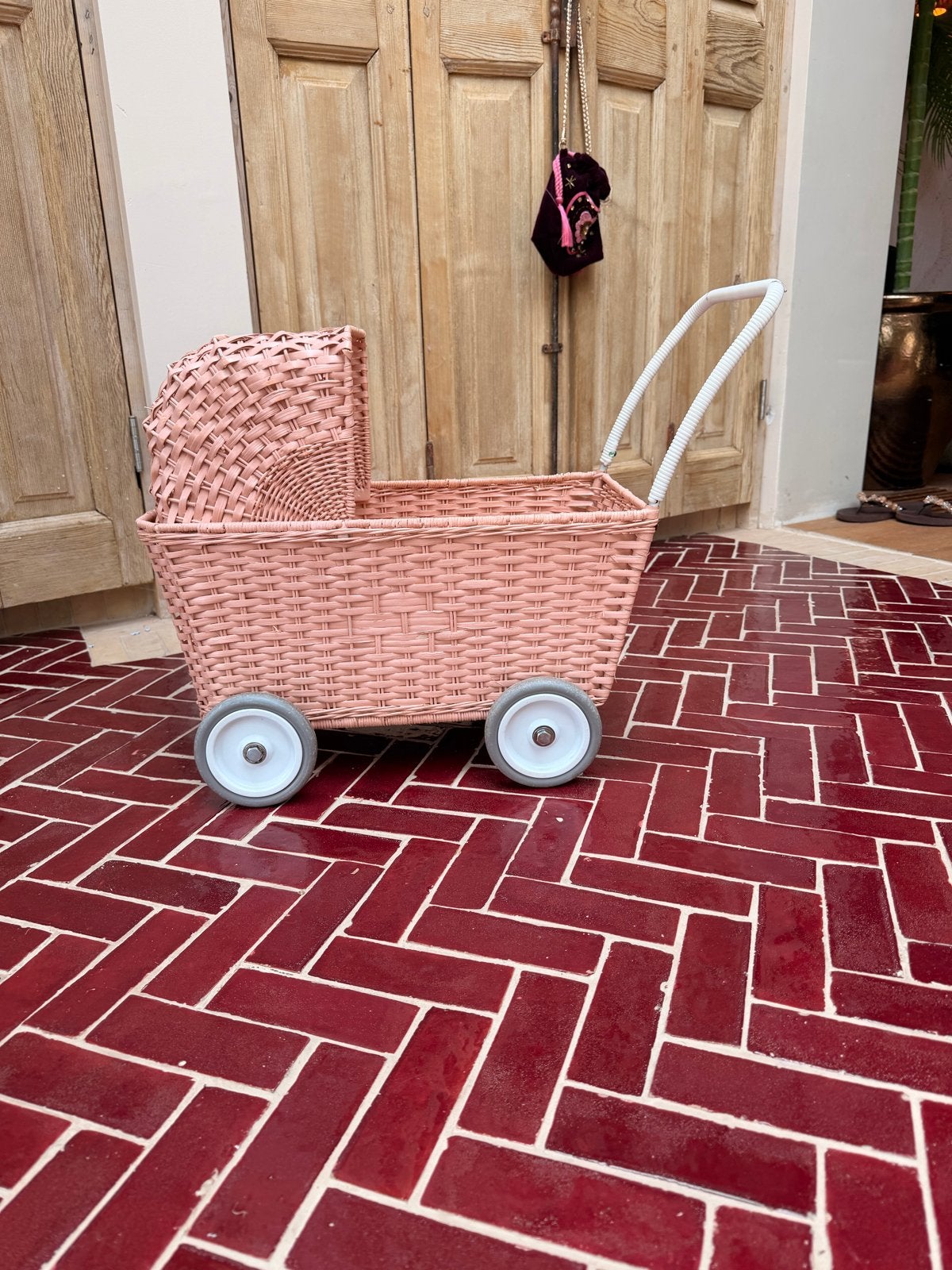 Roze rieten poppenwagen - Zo goed als nieuw, Ophalen of Verzenden, Zo goed als nieuw, Overige typen