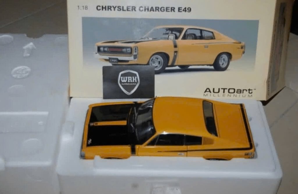 1:18 CHRYSLER CHARGER yellow Autoart 71504 in box WRH, Verzenden, Zo goed als nieuw, Auto, Autoart