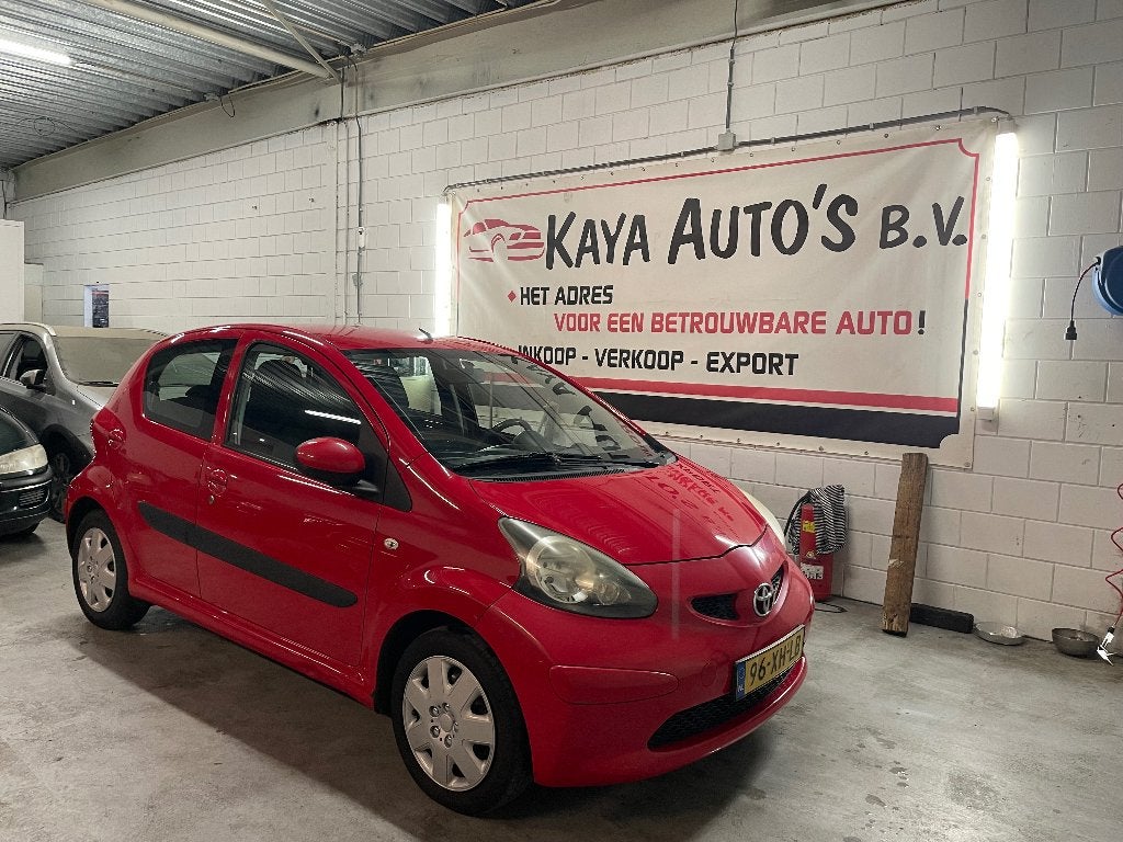 Toyota Aygo 1.0 12V Vvt-i 5DRS 2007 Rood, Auto's, Toyota, Voorwielaandrijving, Airbags, 4 stoelen, 68 pk