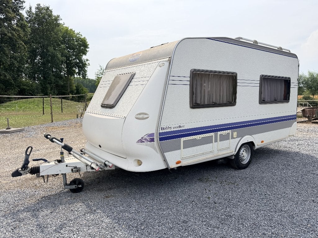 Hobby 410 SFE caravan met voortent en mover (zeer compleet!), Caravans en Kamperen, Caravans, Ringverwarming, Hobby, Treinzit