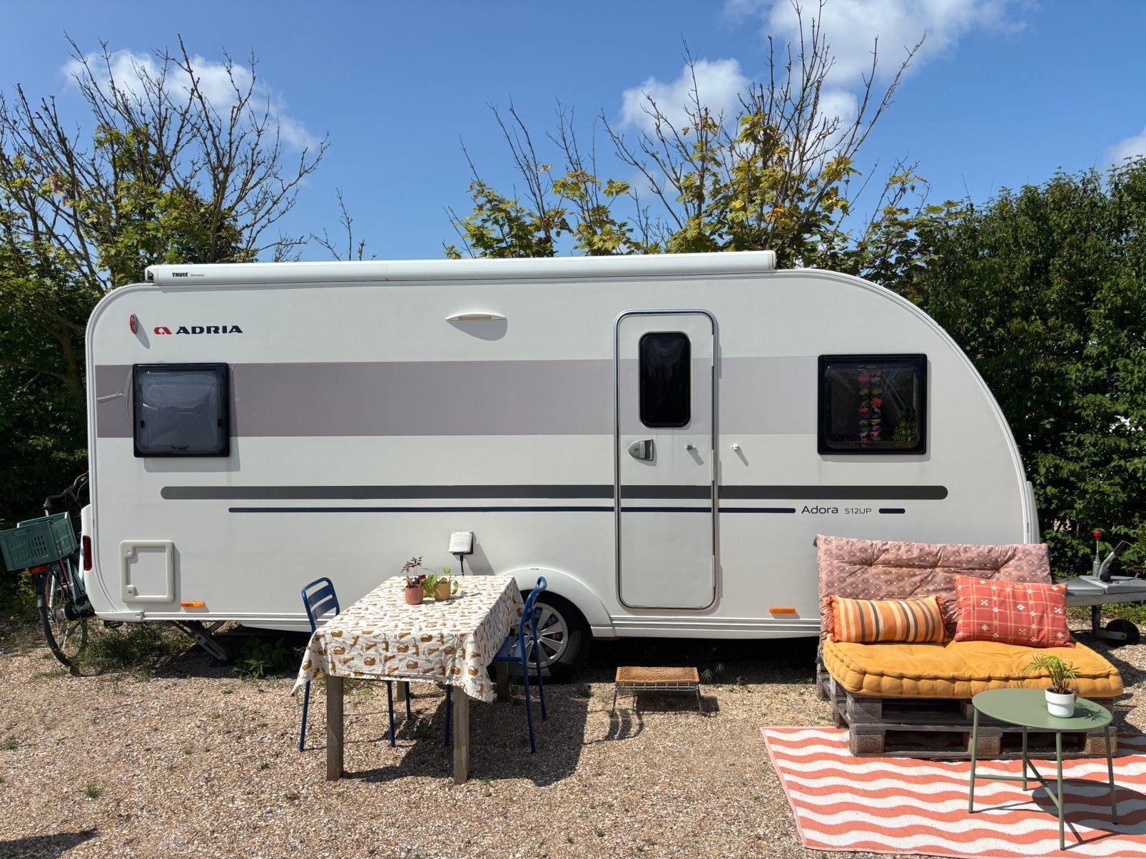 Adria Adora 512 UP 2018 met Thule-luifel en mover, Caravans en Kamperen, Caravans, Vast bed, Rondzit, Ringverwarming, Particulier