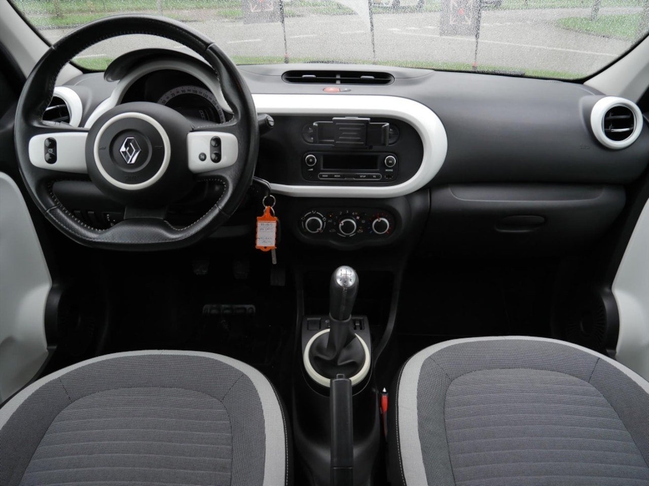 Renault Twingo 1.0 SCe 70pk S&S Intens, Auto's, 839 kg, Gebruikt, 4 stoelen, Zwart