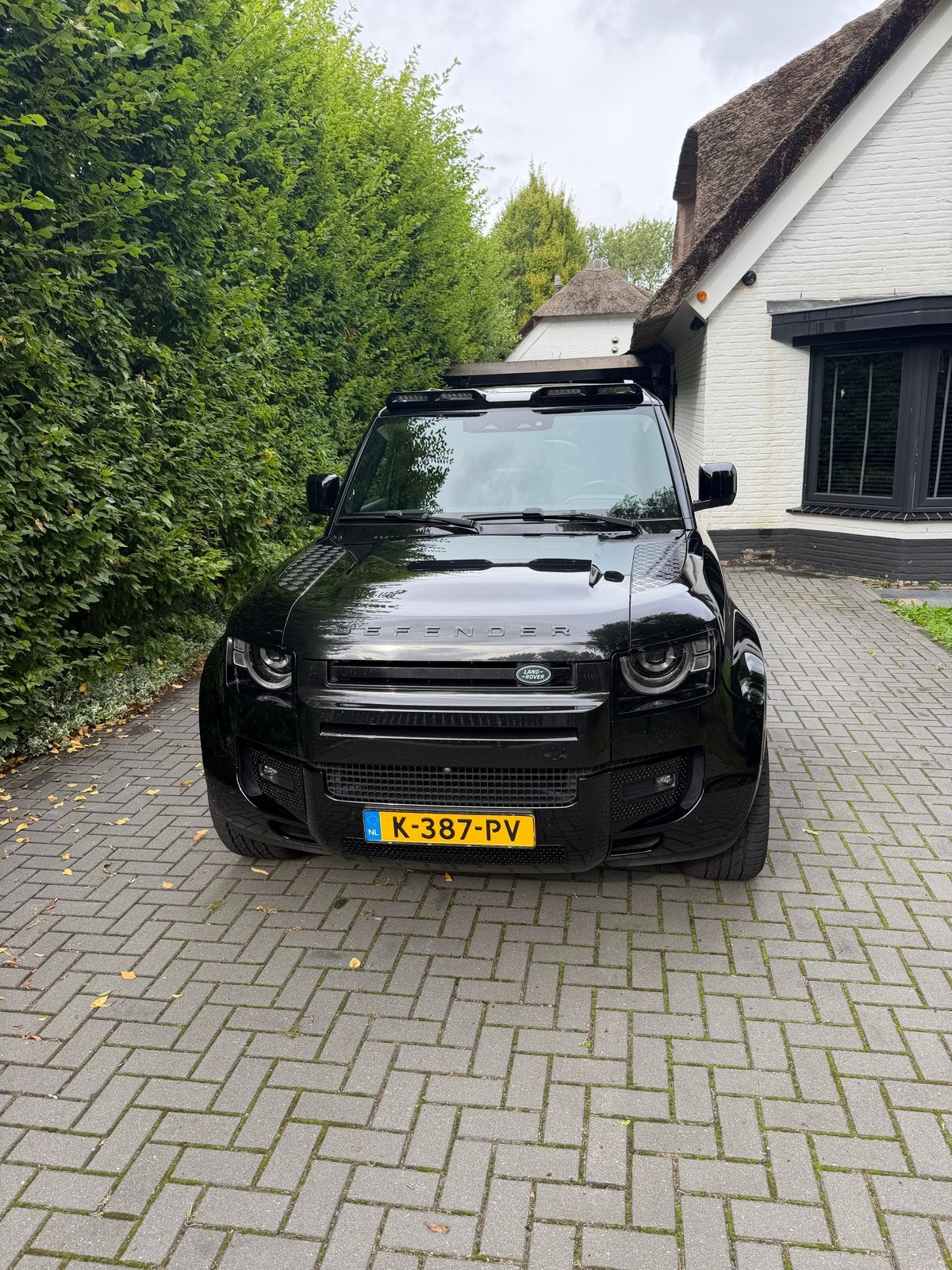 Land Rover Defender D240 240pk AWD Aut 2020 Zwart, Auto's, Automaat, 4 cilinders, Defender, Diesel