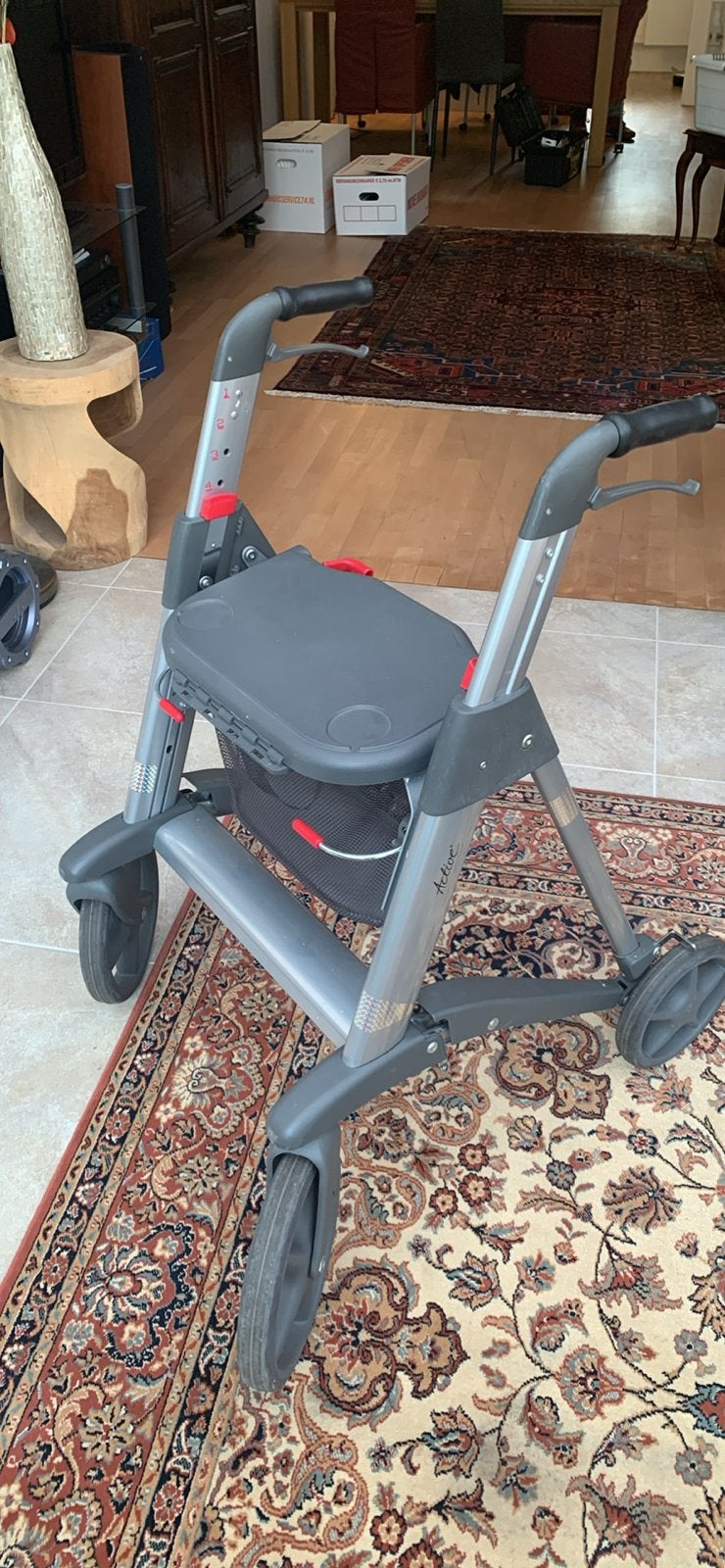 Rollator nauwelijks gebruikt, Ophalen, Lichtgewicht, Zo goed als nieuw