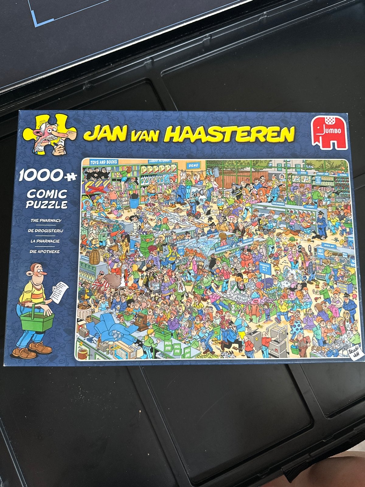 Jan van Haasteren Comic Puzzel - De Drogisterij (1000+ stukj, Ophalen of Verzenden, 500 t/m 1500 stukjes, Zo goed als nieuw, Legpuzzel