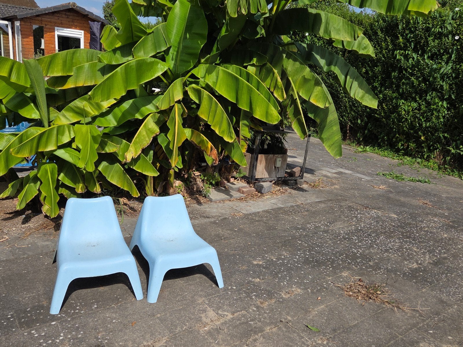 2x IKEA BUNSO kinderstoelen - lichtblauw plastic, Tuin en Terras, Tuinstoelen, Ophalen, Gebruikt, Plastic, Stapelbaar