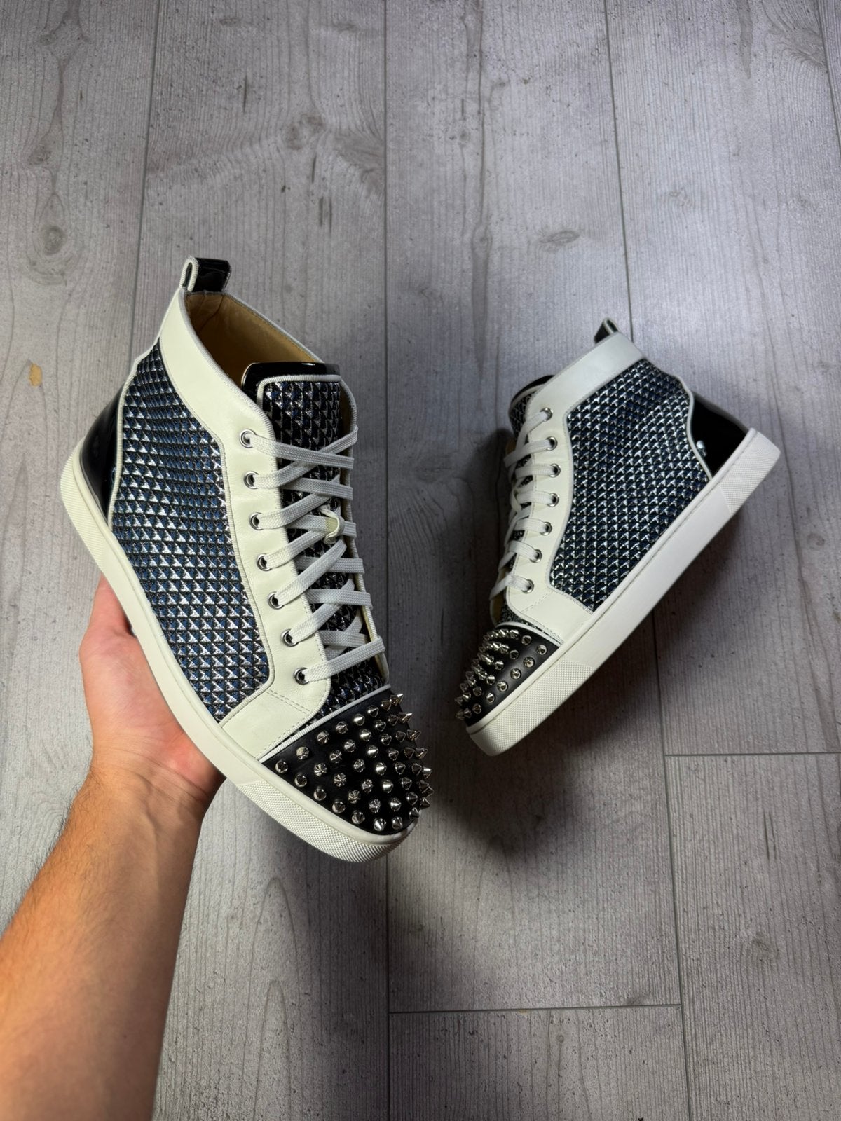 Christian louboutin, Overige kleuren, Ophalen of Verzenden, Sneakers of Gympen, Gedragen