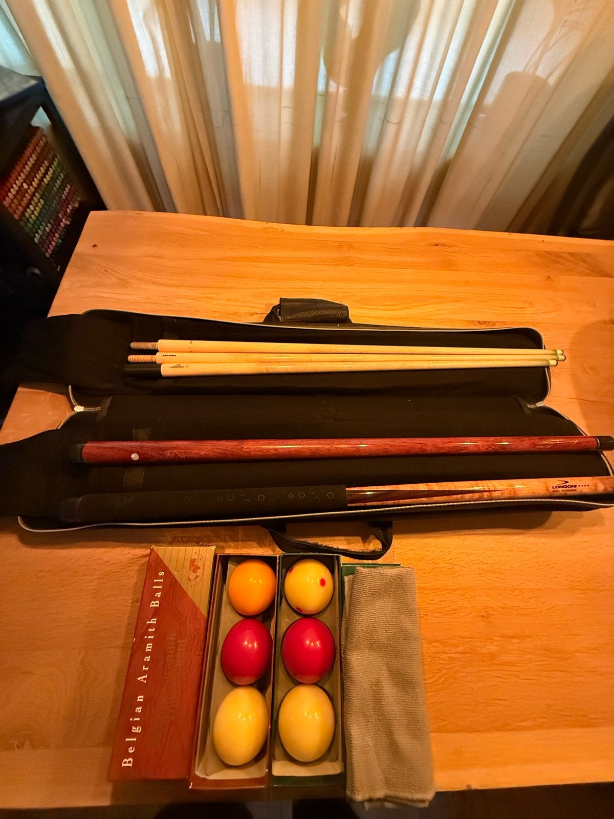 Biljartkeu set met ballen en koffer (Longoni), Sport en Fitness, Ophalen, Zo goed als nieuw, Keu of Ballen
