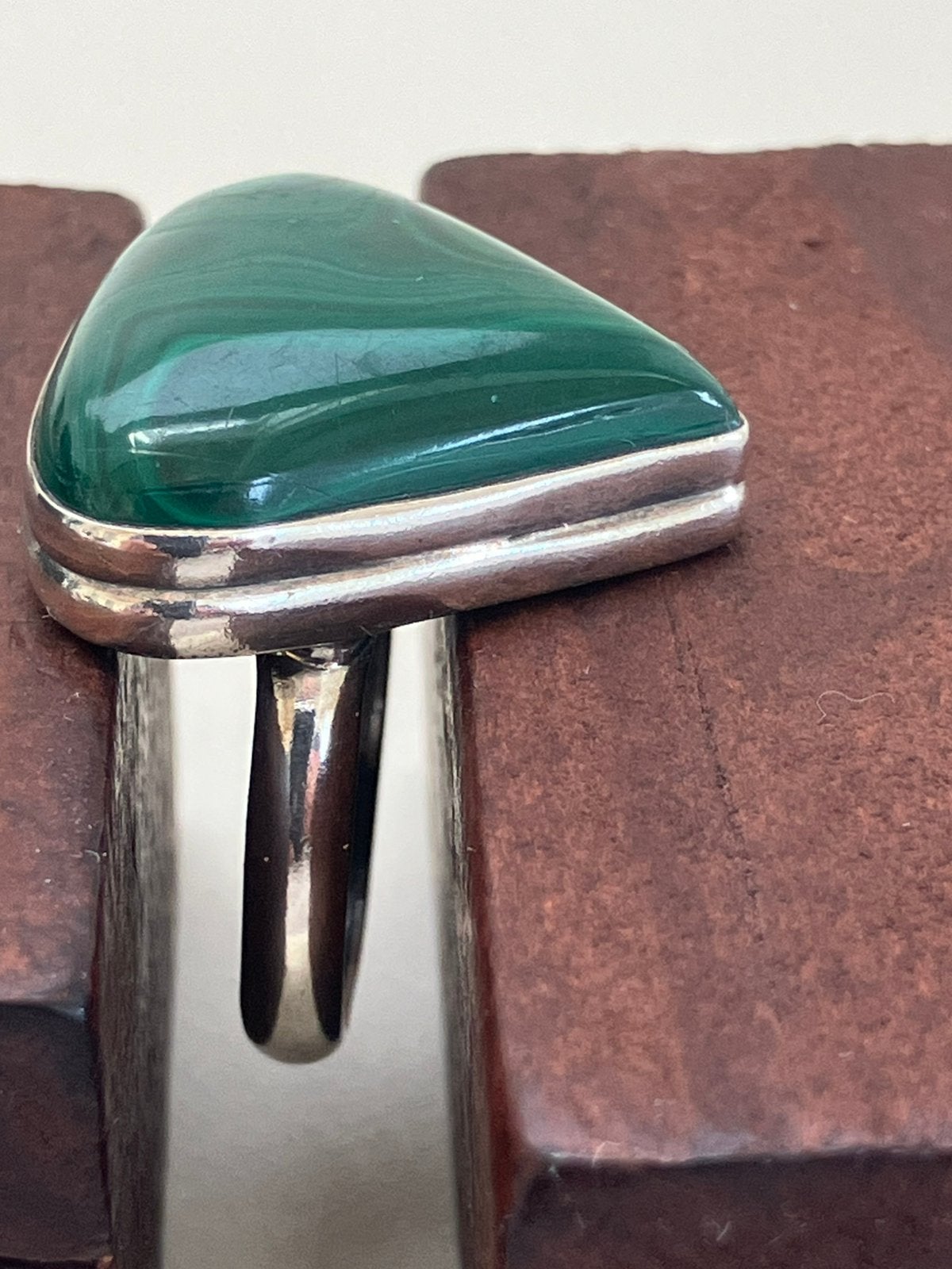 Ring met hart van malachiet, Ophalen of Verzenden, Zo goed als nieuw, 17 tot 18, Dame