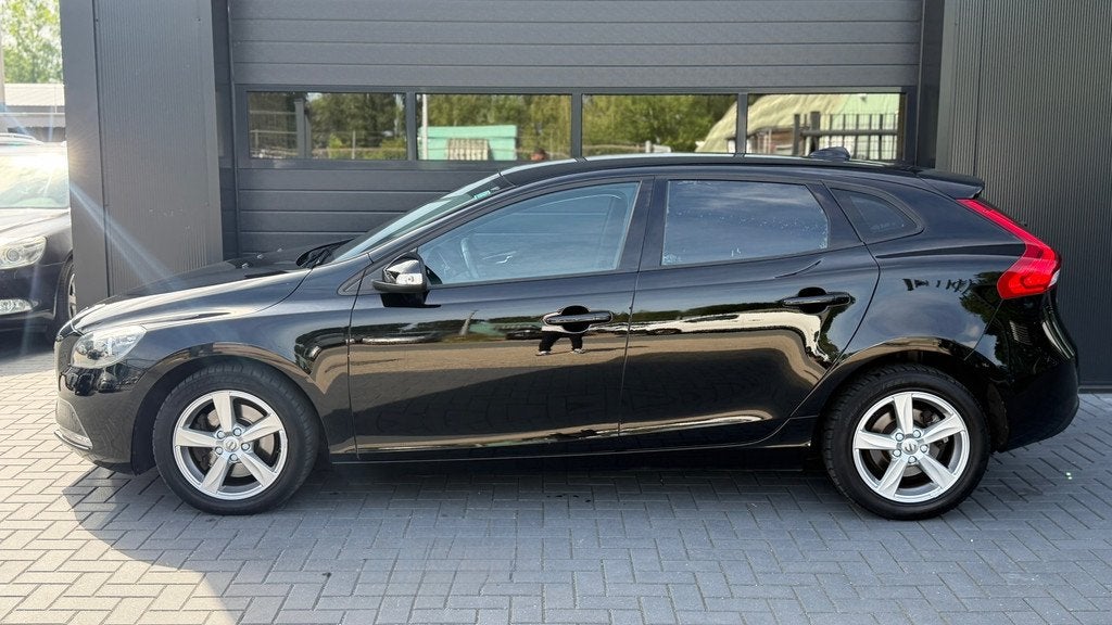 Volvo V40 2.0 T2 R-Design +NW APK|Airco|PDC Achter, Auto's, Voorwielaandrijving, Automatische klimaatregeling, Gebruikt, Euro 6