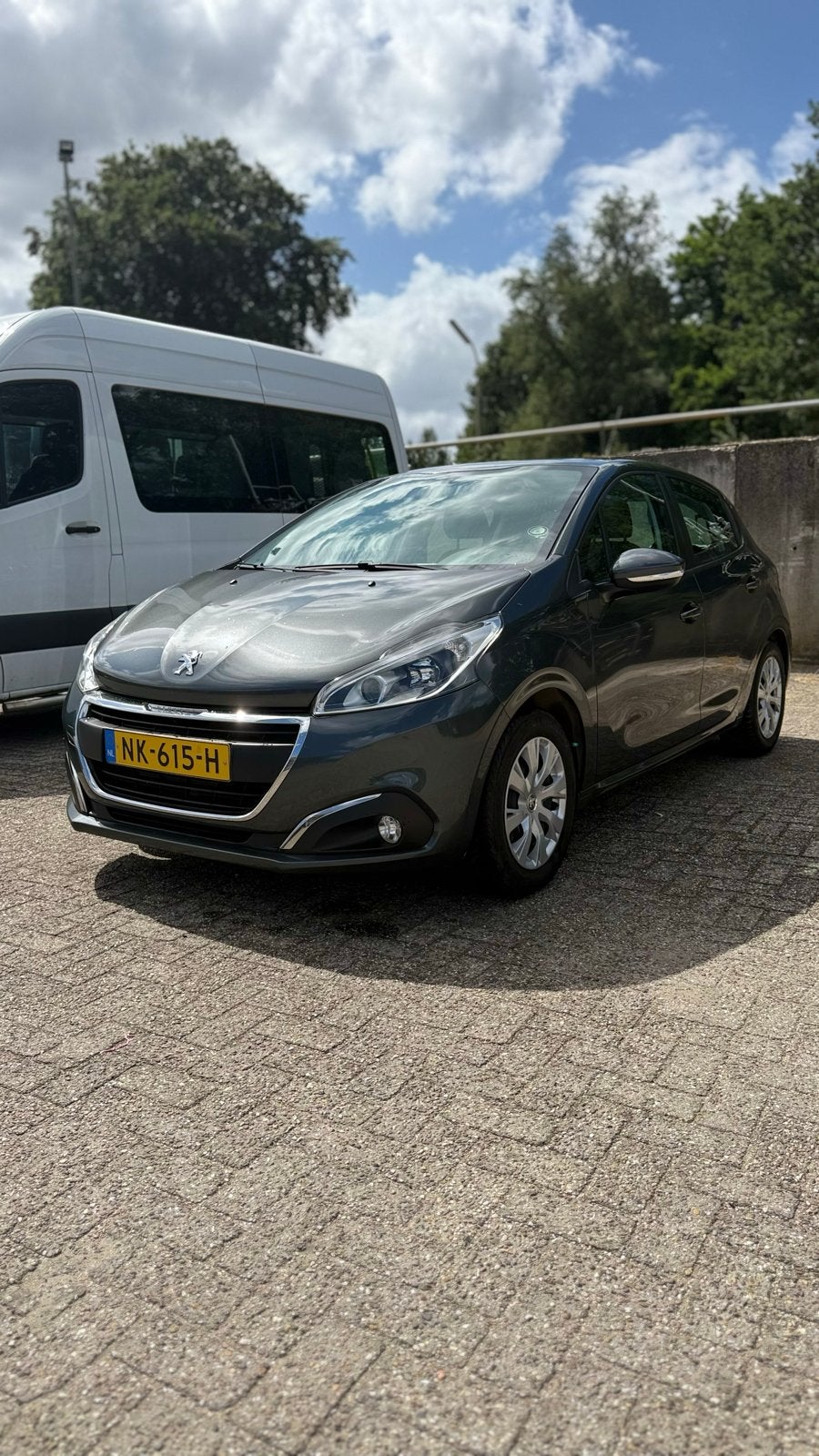 Peugeot 208 1.2 VTI 60KW/82PK 5-D 2017 Grijs, Voorwielaandrijving, 31 €/maand, 1199 cc, 23 km/l