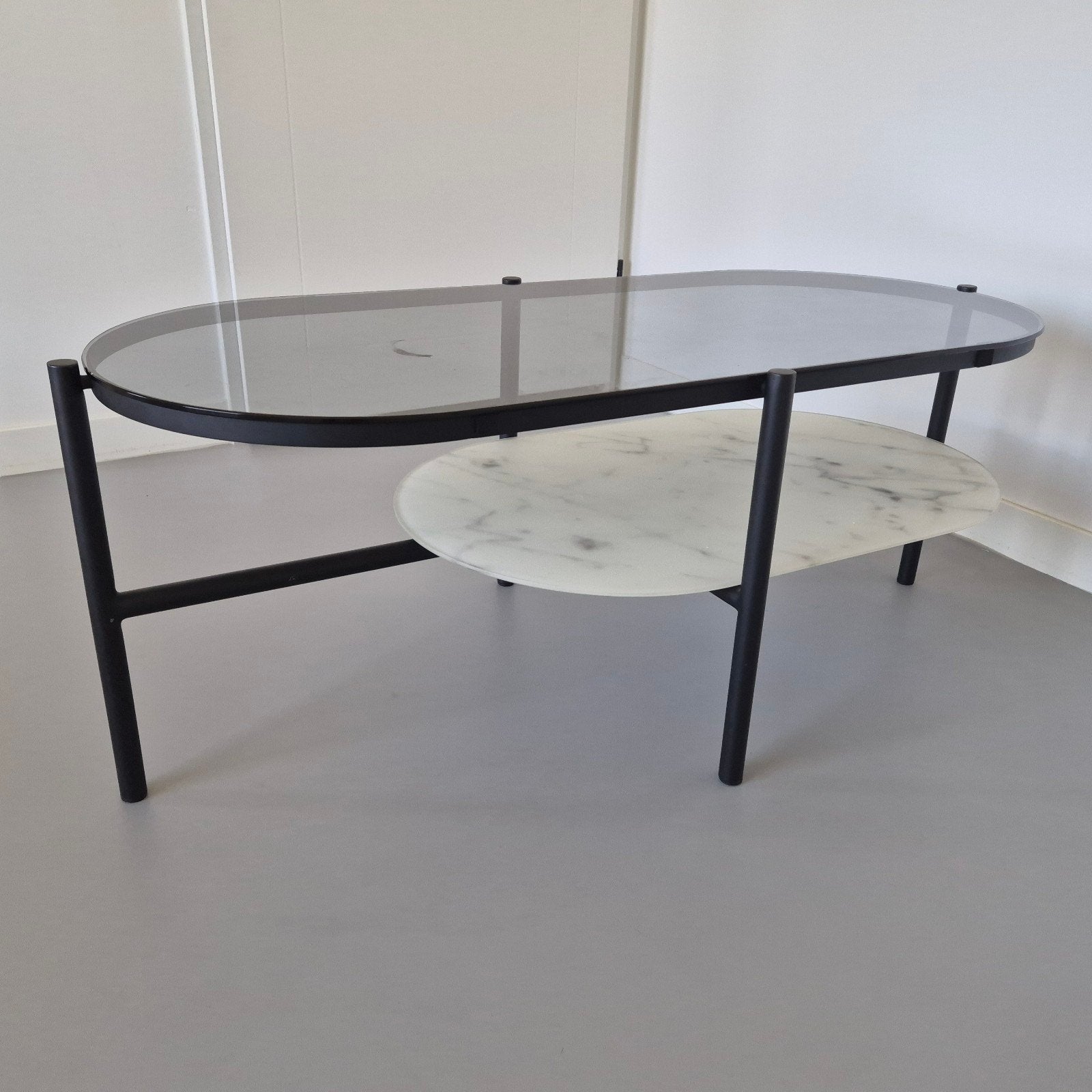 Ovale salontafel met marmer/ zwart glazen, Huis en Inrichting, Tafels | Salontafels, 100 tot 150 cm, Zo goed als nieuw, Ovaal