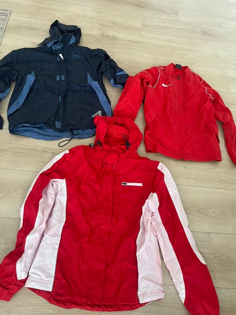 Drie diverse regenjassen - Ideaal voor elk weertype, Ophalen of Verzenden, Gebruikt, Jongen of Meisje, Jas
