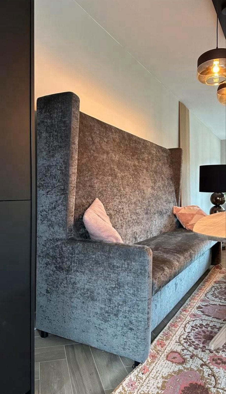 Hoge en brede eetkamer bank, Ophalen of Verzenden, Zo goed als nieuw, 4 tot 6 stoelen