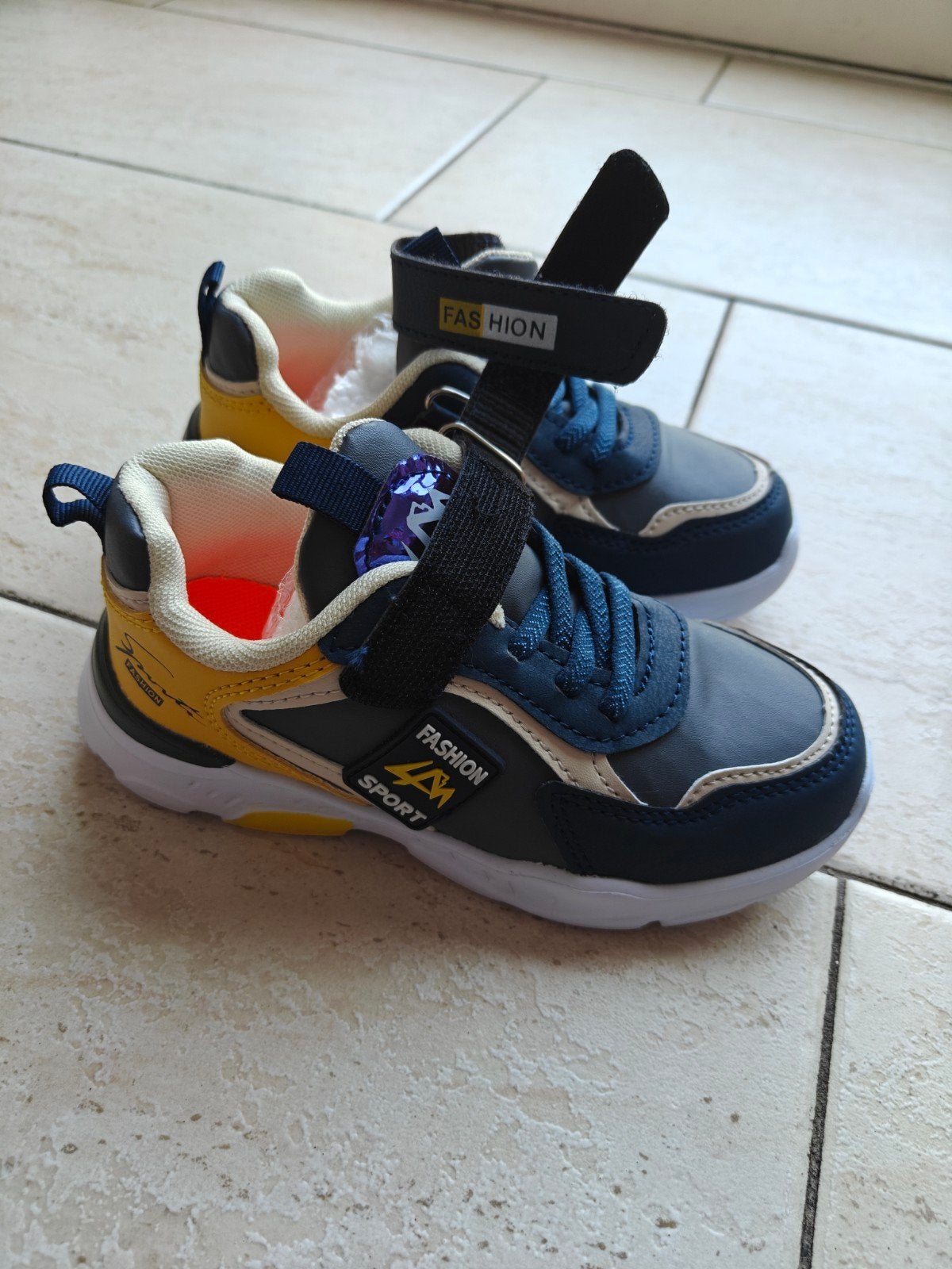 Nieuwe schoenen en sandalen - diverse maten, Ophalen of Verzenden, Nieuw, Jongen of Meisje, Schoenen