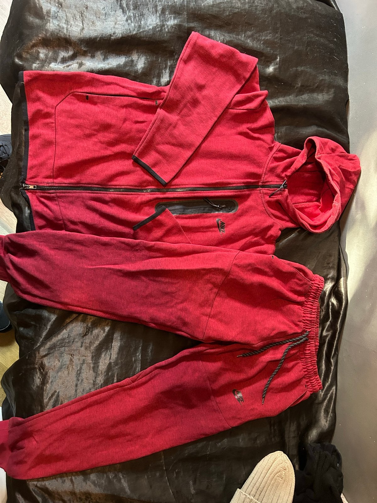 Nike Tech Fleece Trainingspak Rood Maat M Kids, Ophalen of Verzenden, Gebruikt, Jongen of Meisje