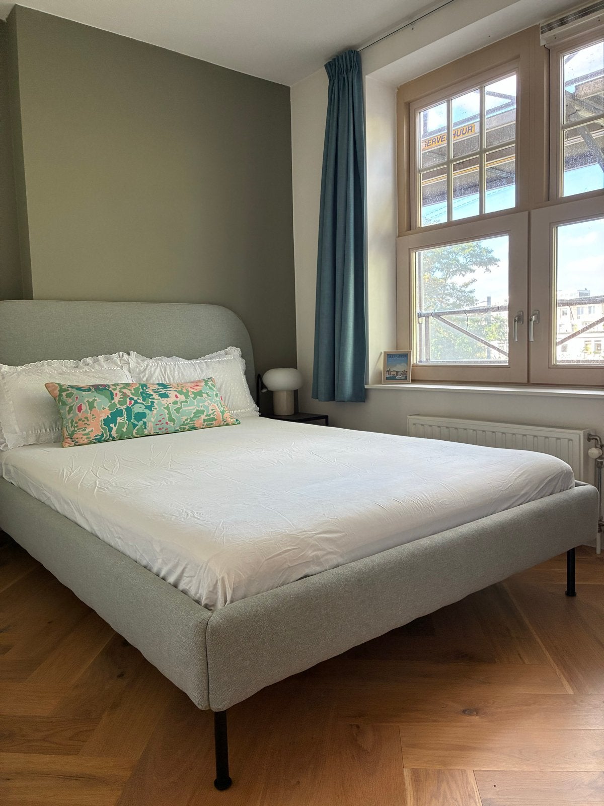 IKEA VADHEIM bedframe met matras en matrasbeschermer 140x200, Ophalen, Tweepersoons, 140 cm, Zo goed als nieuw