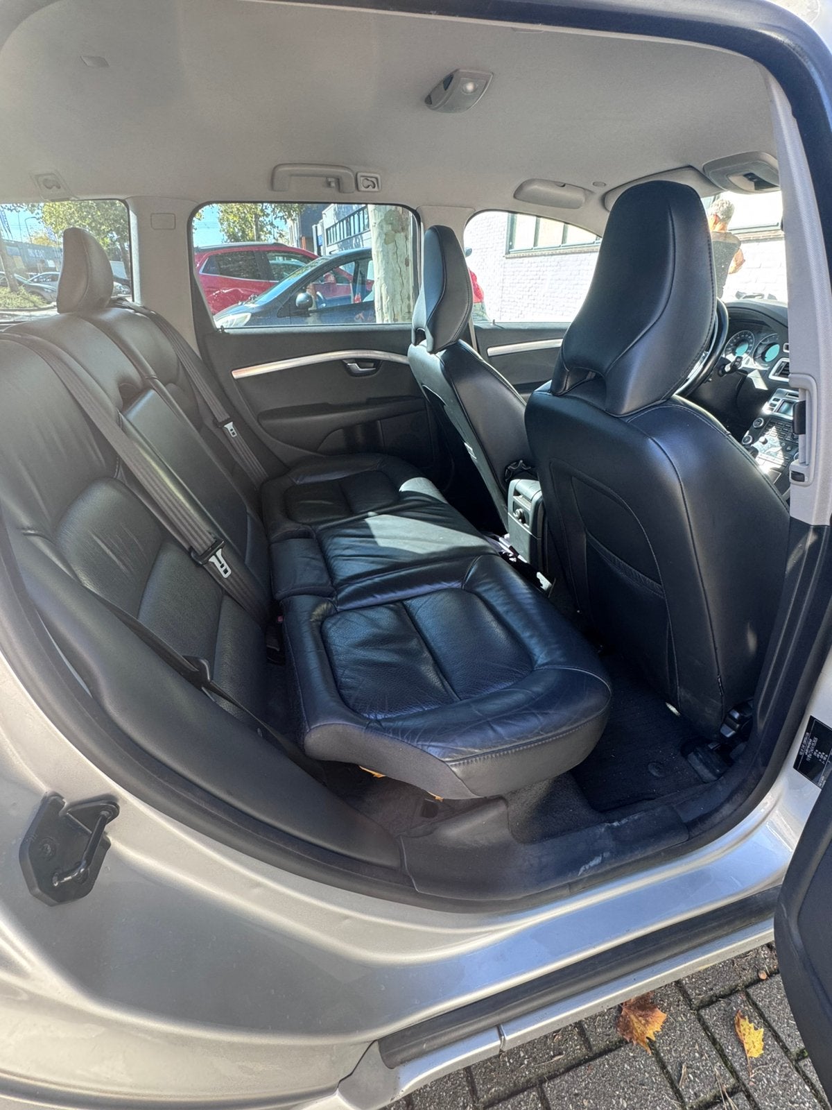 Foto 8 van Volvo V70 2.4 D AUT 2010 Grijs