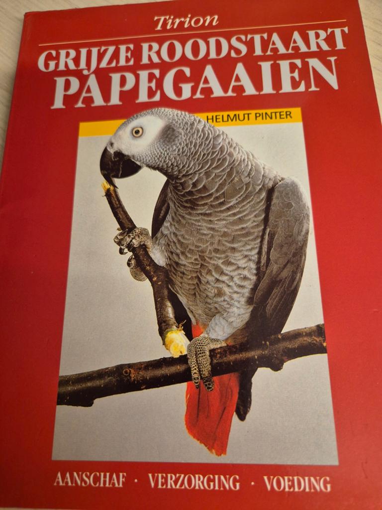 Boek Nederlands Grijze Roodstaart papegaai Zuid Afrika izgst, Ophalen of Verzenden, Zo goed als nieuw, Vogels