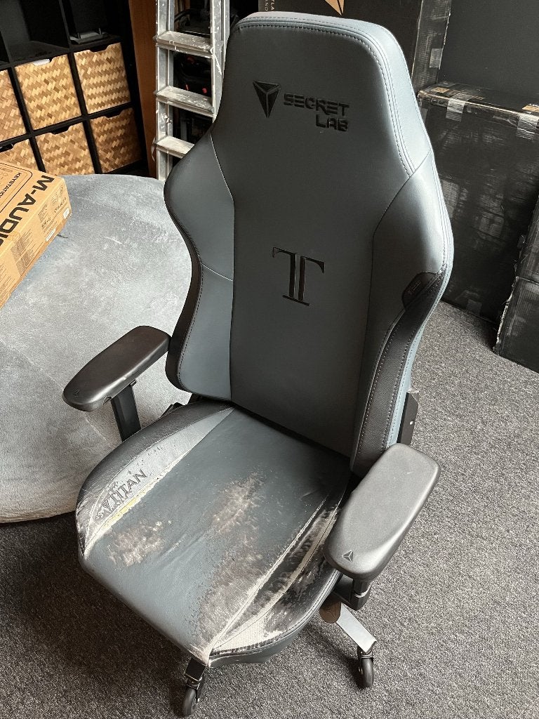 Secretlab TITAN 2020 (versleten bekleding), Huis en Inrichting, Ophalen, Gebruikt, Grijs, Gaming bureaustoel