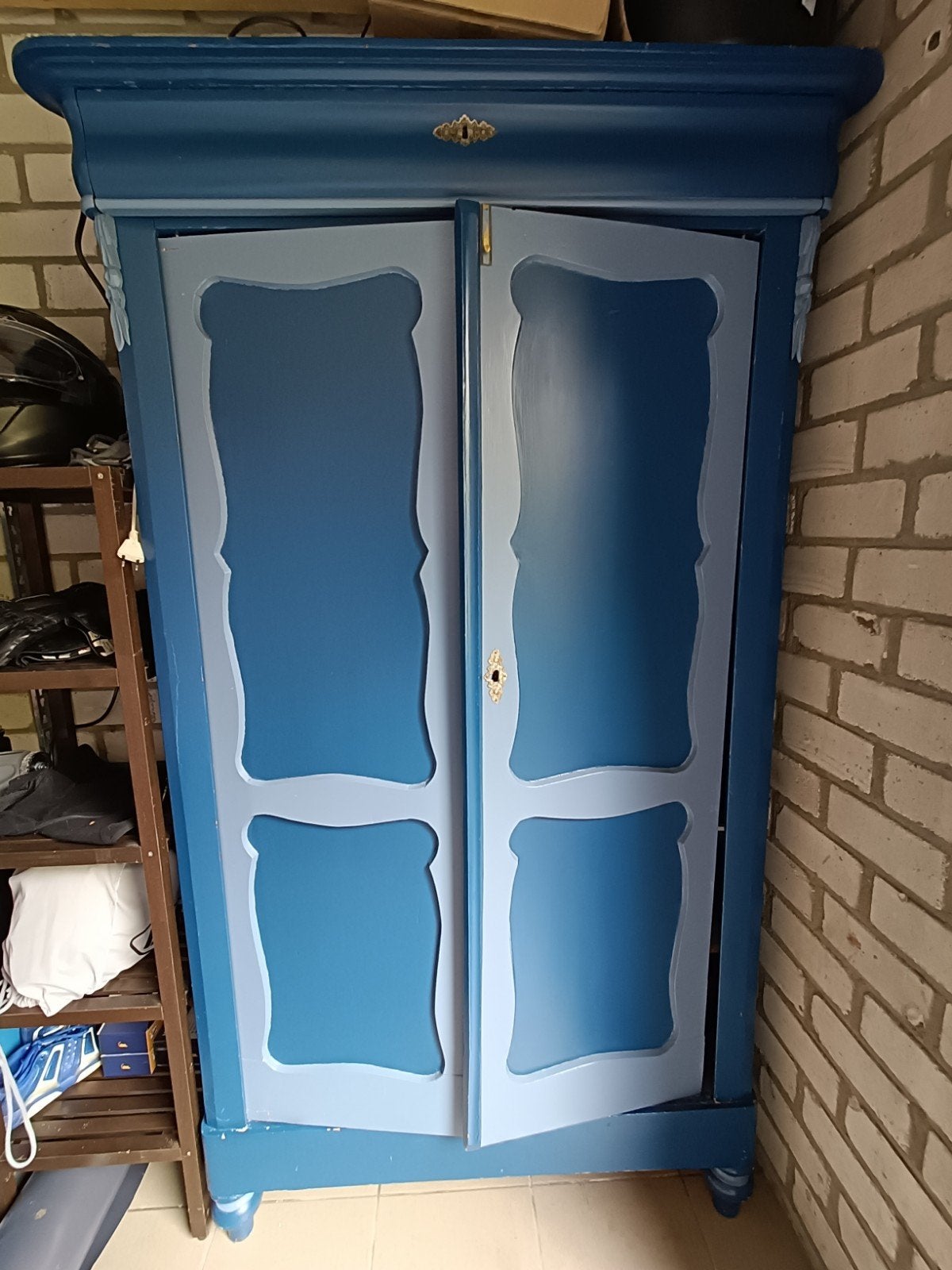 antieke kast (blauw). 188*112*45cm h*b*d (buitenmaat), Ophalen