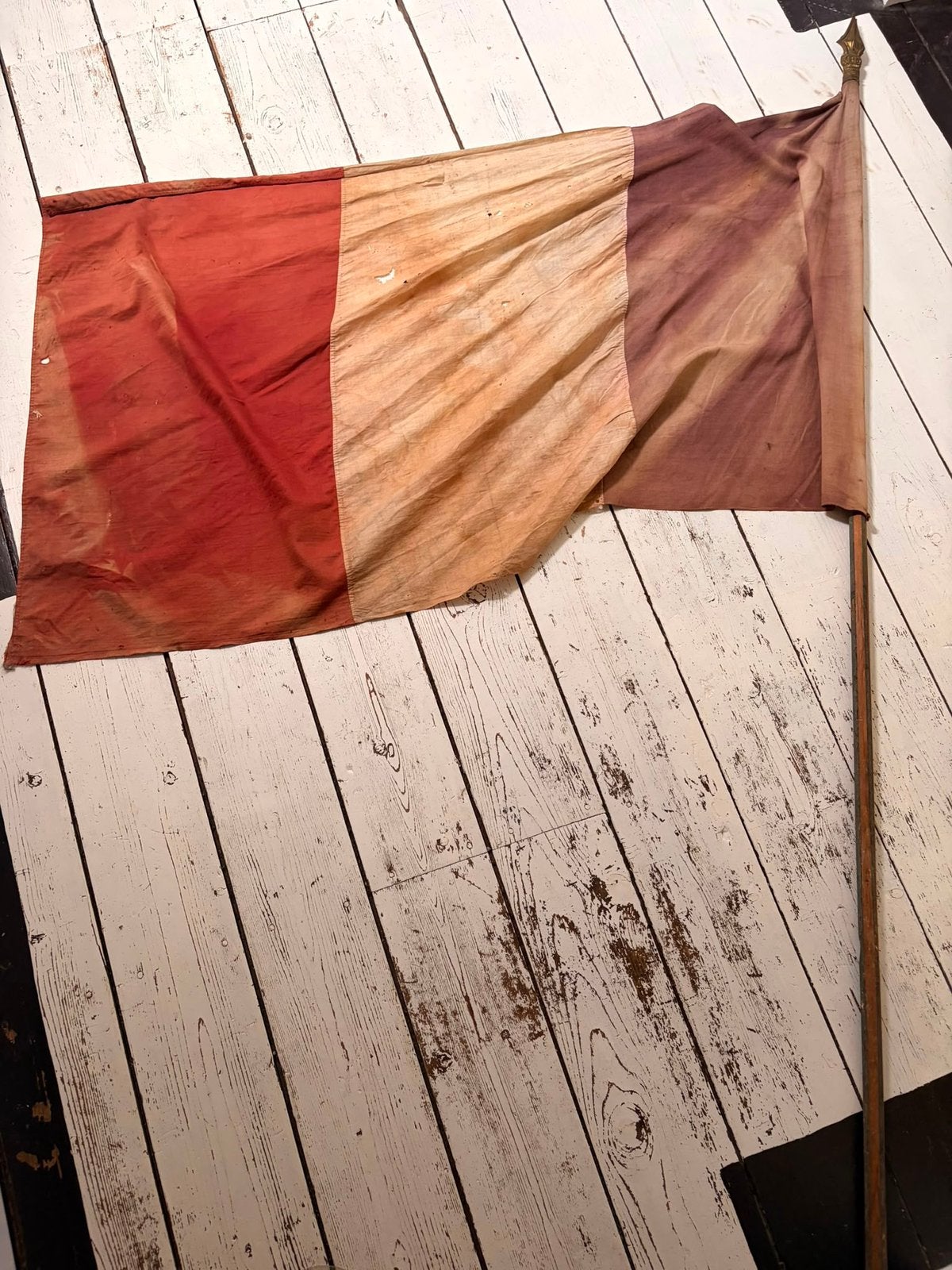 Antieke Franse vlag met houten stok & koperen top, Ophalen, Zo goed als nieuw