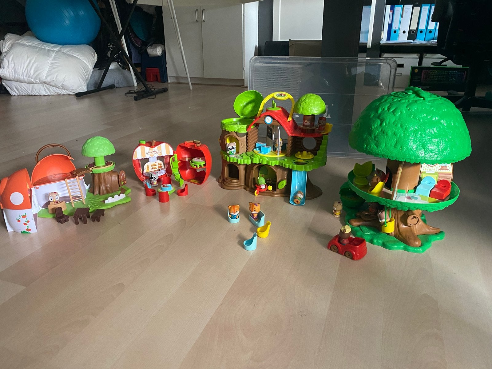 Klorofil grote set; Boomhuis, School, Appel en Paddenstoel, Ophalen of Verzenden, Zo goed als nieuw, Poppenhuis