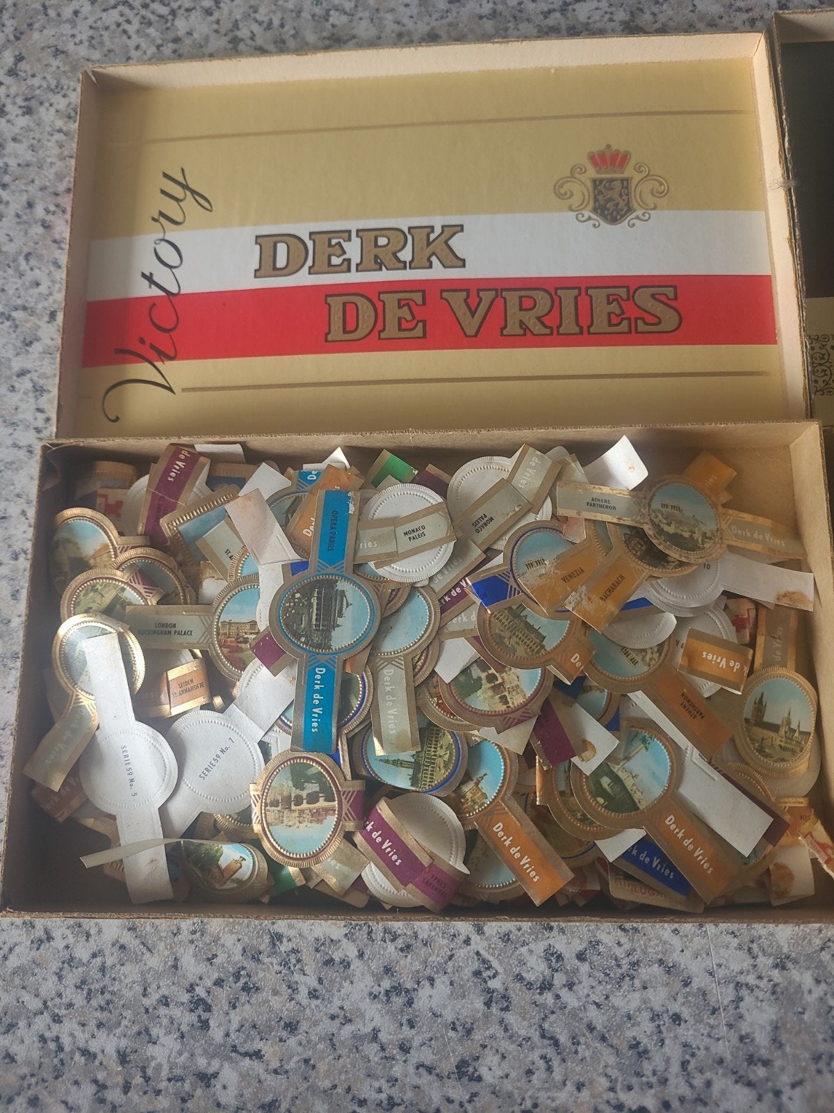 2 doosjes vol met diverse Sigarenbandjes - Verzameling, Verzenden, Gebruikt