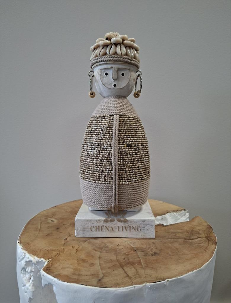 Namji op houten voet, Verzenden
