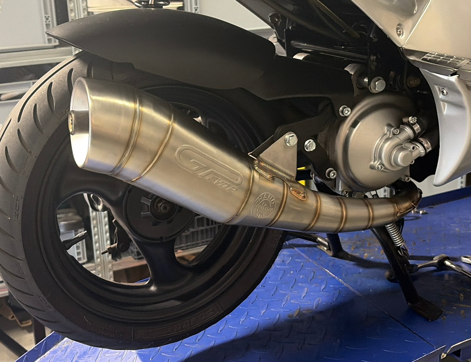 Leovince GP Evo 2 uitlaat voor Minarelli scooters, Fietsen en Brommers, Brommeronderdelen | Scooters, Ophalen of Verzenden, Nieuw