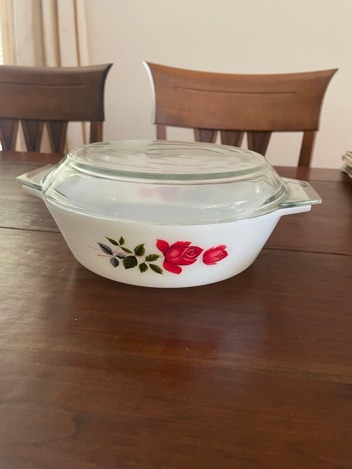 Vintage Pyrex Ovenschaal met Rozenpatroon en Deksel, Ophalen of Verzenden, Wit, Overige merken, Glas