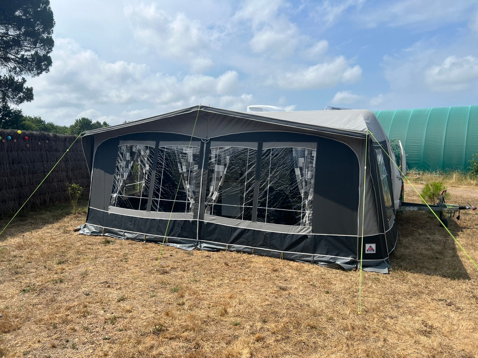 Dethleffs caravan type camper met dakairco. 1350kg, Caravans en Kamperen, Caravans, Particulier, tot en met 4, 1000 - 1250 kg