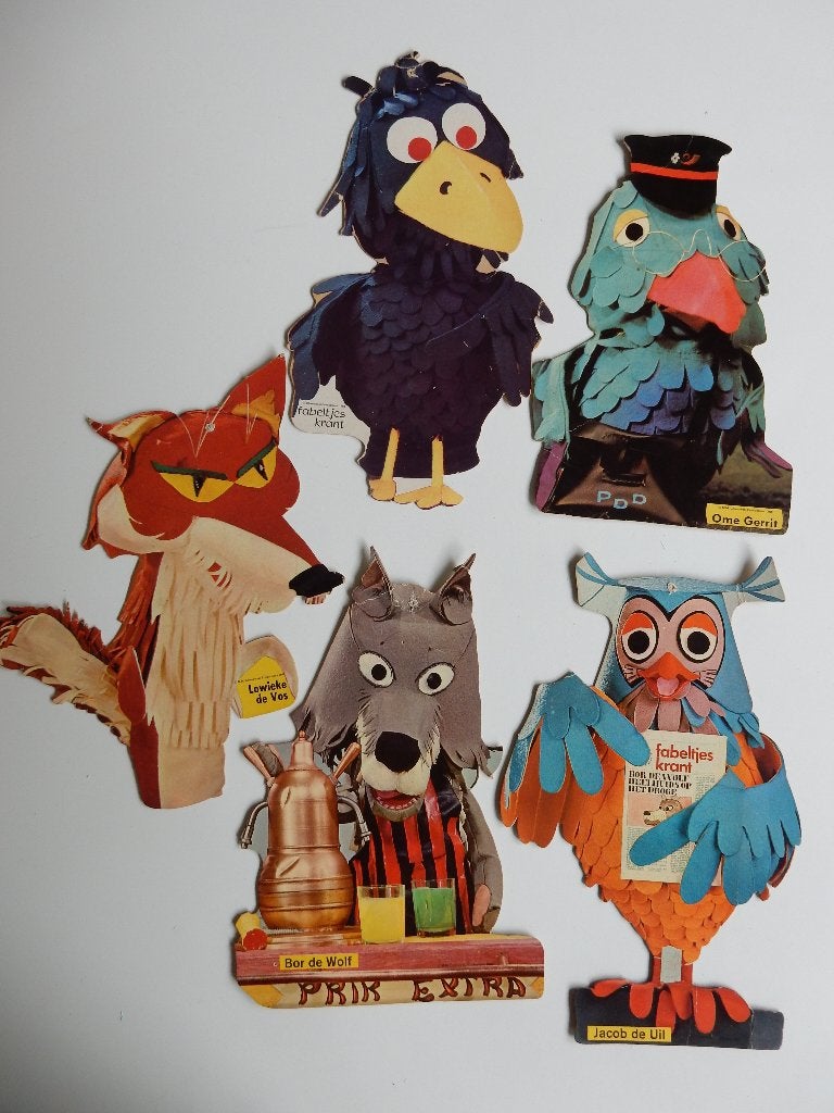 Fabeltjeskrant 5 figuren, karton om op te hangen uit 1968., Ophalen of Verzenden, Gebruikt, Overige typen