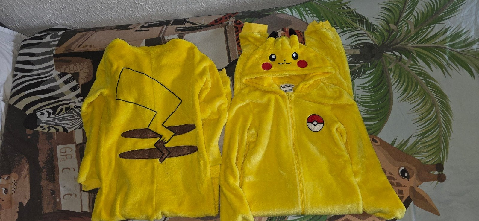 2x pokemon pikachu onesie maat 134/140, Ophalen of Verzenden, Nieuw, 134 t/m 140, Jongen of Meisje