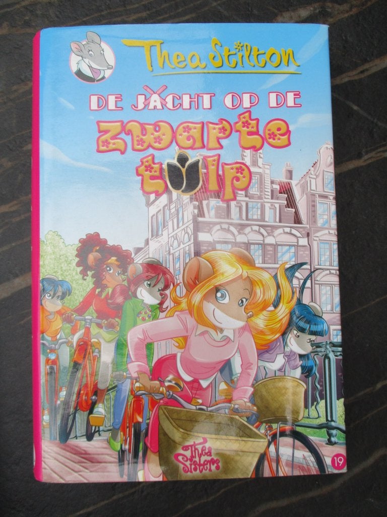 Thea Stilton 19 de jacht op de zwarte tulp - hardcover boek, Boeken, Ophalen of Verzenden, Zo goed als nieuw, De wakkere muis