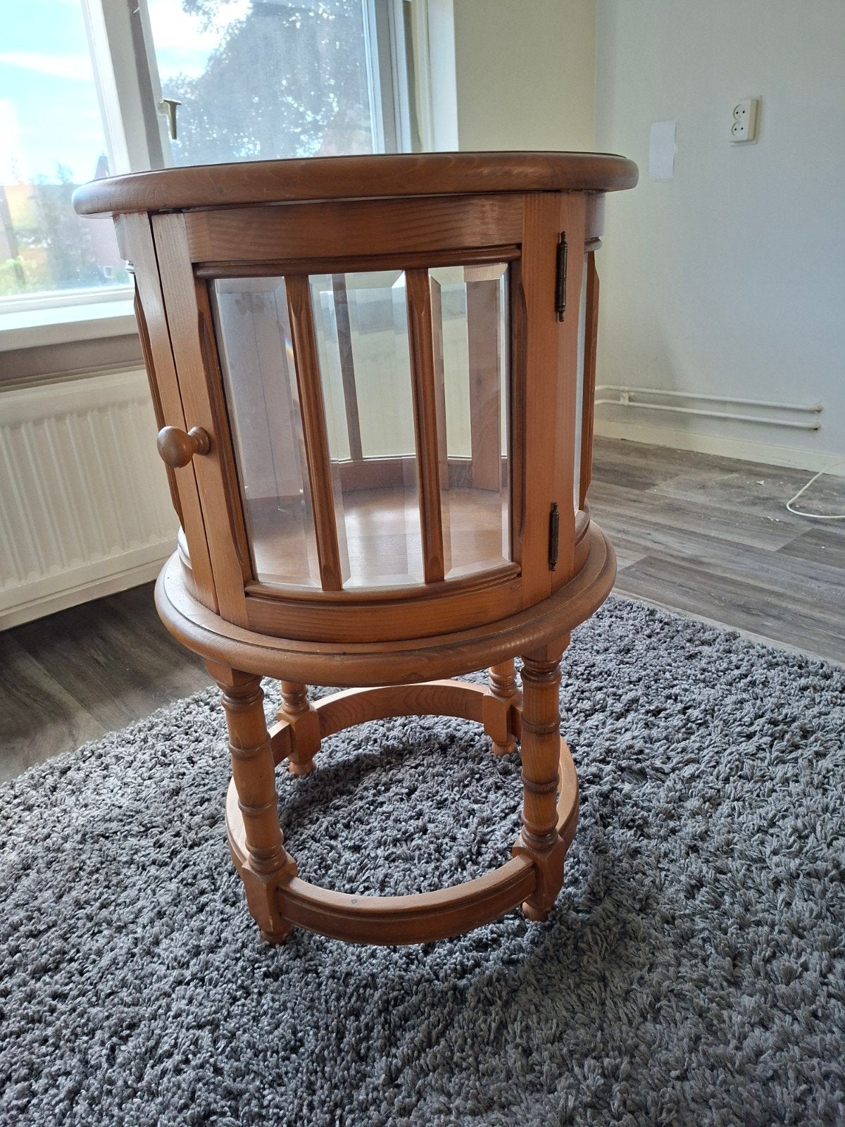 leuk oudgrenen theekastje in honingkleur, Ophalen, Zo goed als nieuw
