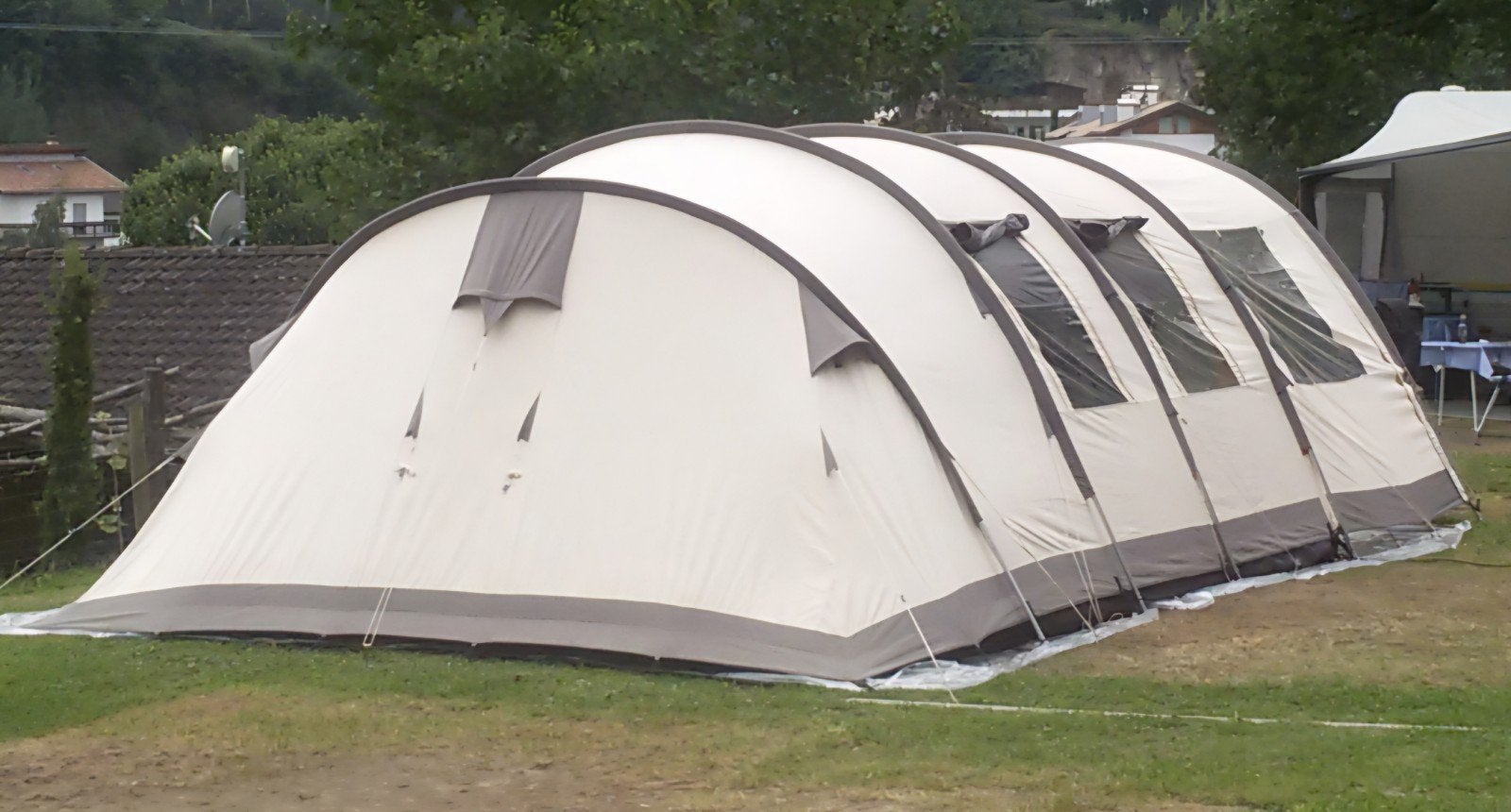 Te koop: beige BaseCamp Ambato VI Deluxe 6 personen, Ophalen, Gebruikt, Tot en met 6