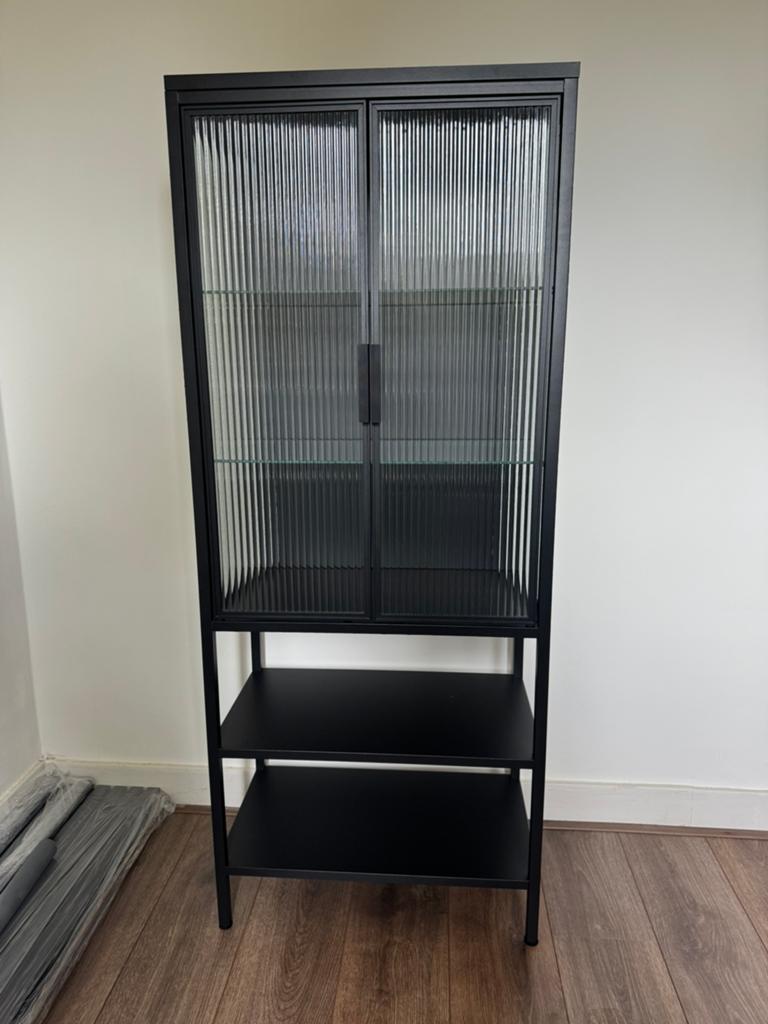 Ikea mossjon vitrinekast, Ophalen, 100 tot 150 cm, 50 tot 100 cm, Zo goed als nieuw