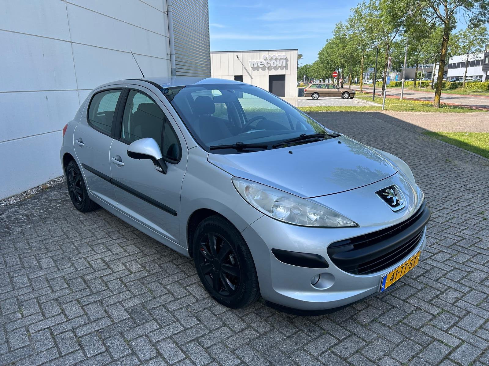 Peugeot 207 1.4 16V 5DRS 2007 Grijs, Voorwielaandrijving, 1360 cc, 4 cilinders, 49 €/maand