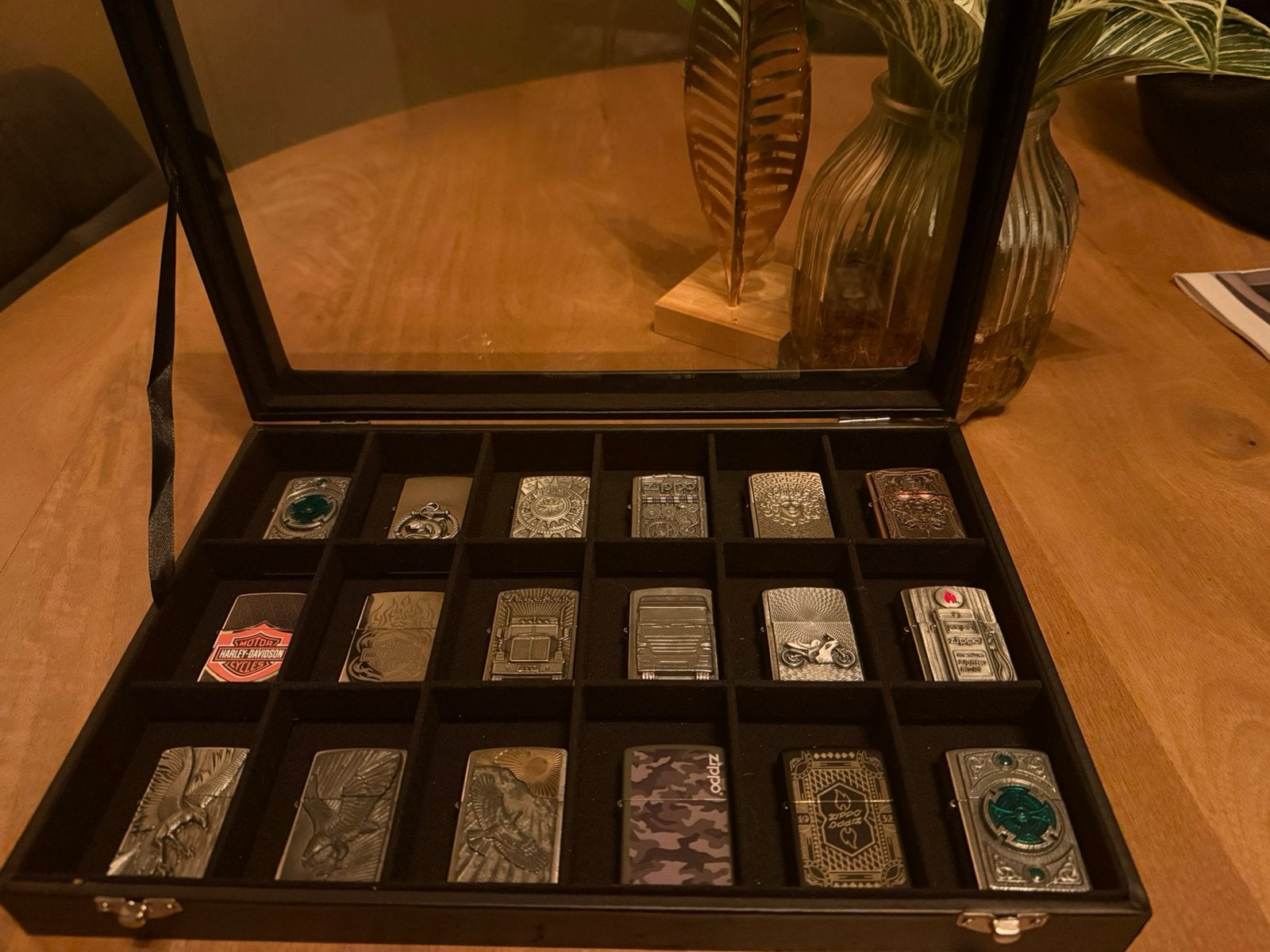 Grote collectie Zippo aanstekers met display, Verzamelen, Ophalen of Verzenden, Gebruikt, Aansteker