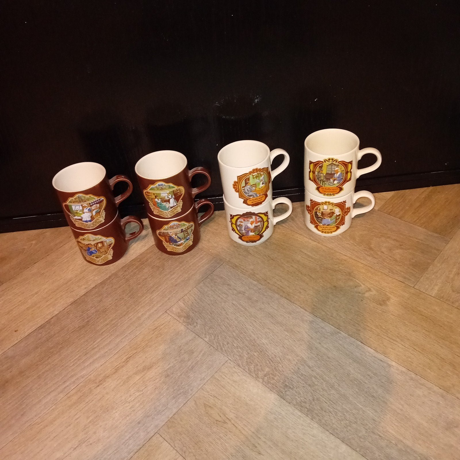 Set van 8vintage mokken met afbeeldingen, Huis en Inrichting, Ophalen of Verzenden, Steen/keramiek, Meerkleurig, Overige typen