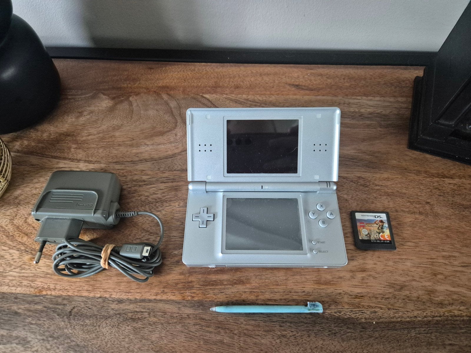 Nintendo DS Lite Zilver met spel en accessoires, Ophalen of Verzenden, Zilver, DS Lite, Gebruikt