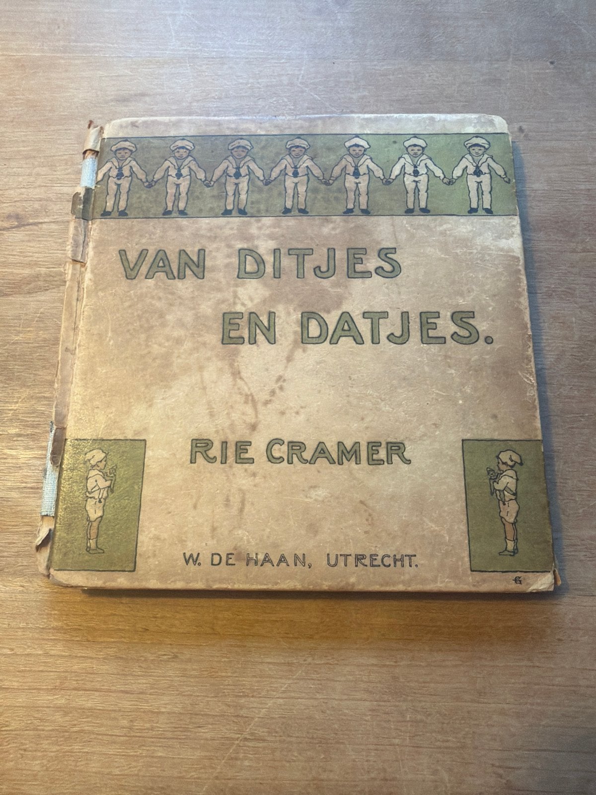 Van Ditjes en Datjes - Rie Cramer (Kaft zit los), Boeken, Ophalen of Verzenden, Gelezen, Fictie algemeen