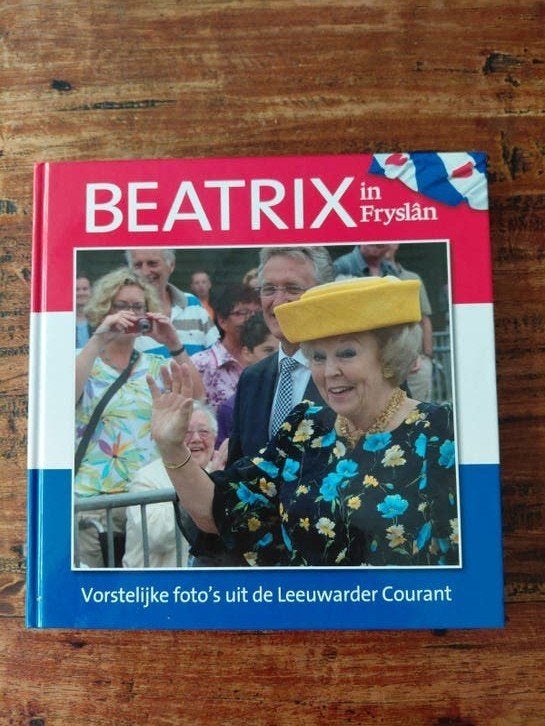 Beatrix in Fryslân: Vorstelijke foto's uit de LC, Ophalen of Verzenden, Zo goed als nieuw, Nederland, Tijdschrift of Boek