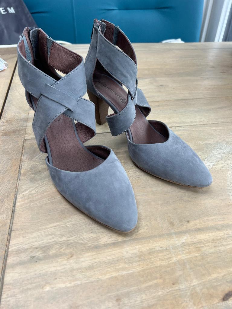 Als nieuw mooie leren pumps v Bijenkorf mt 39, Pumps, Blauw, Bijenkorf, Ophalen of Verzenden