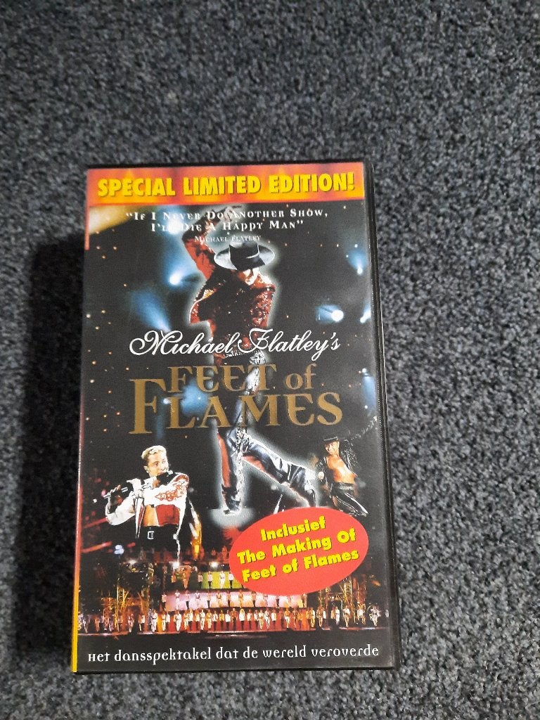 FEET OF FLAMES! Mooie Muziek & Dans Show Op Box-setVIDEO!, Cd's en Dvd's, Verzenden, Alle leeftijden, Zo goed als nieuw, Actie en Avontuur