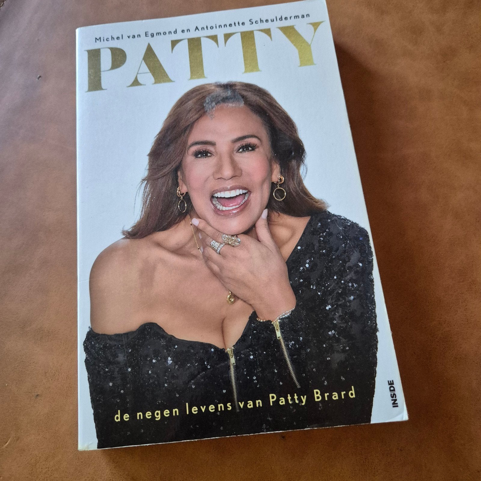 Patty: De negen levens van Patty Brard - Boek, Boeken, Biografieën, Zo goed als nieuw, Film, Tv en Media, Ophalen of Verzenden