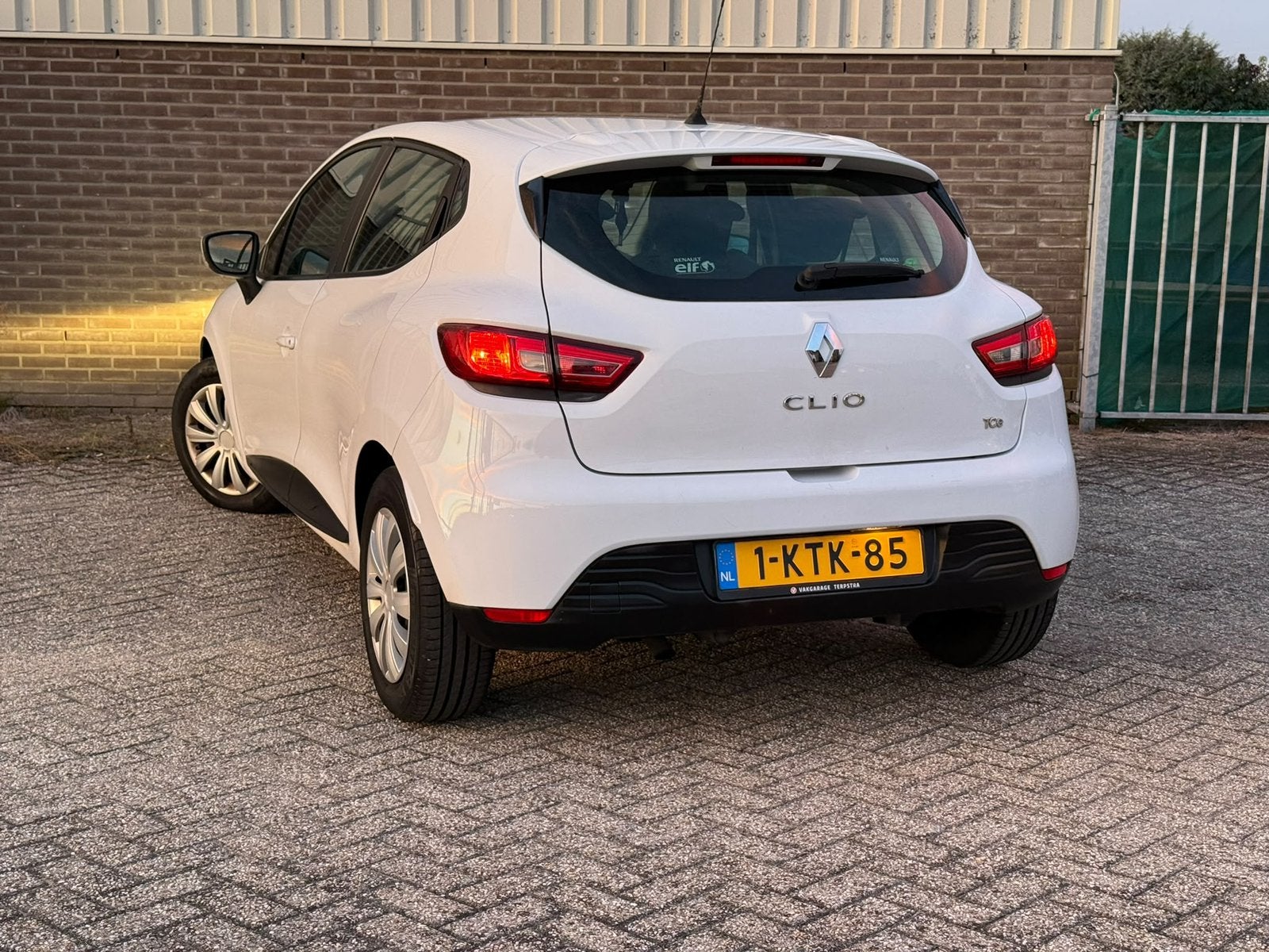 Foto 3 van Renault Clio 0.9 TCE 66KW 5-DRS 2013 Wit