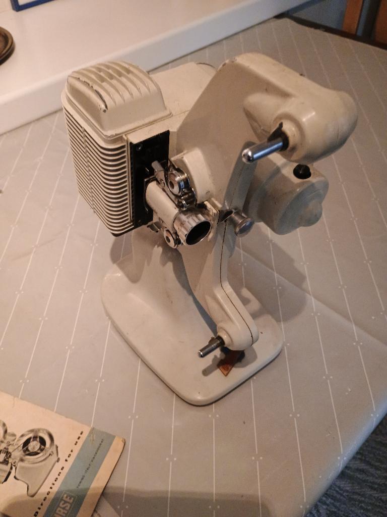 film projector   antiek  jaren 50   OREGON, Verzamelen, Ophalen of Verzenden, 1940 tot 1960, Projector