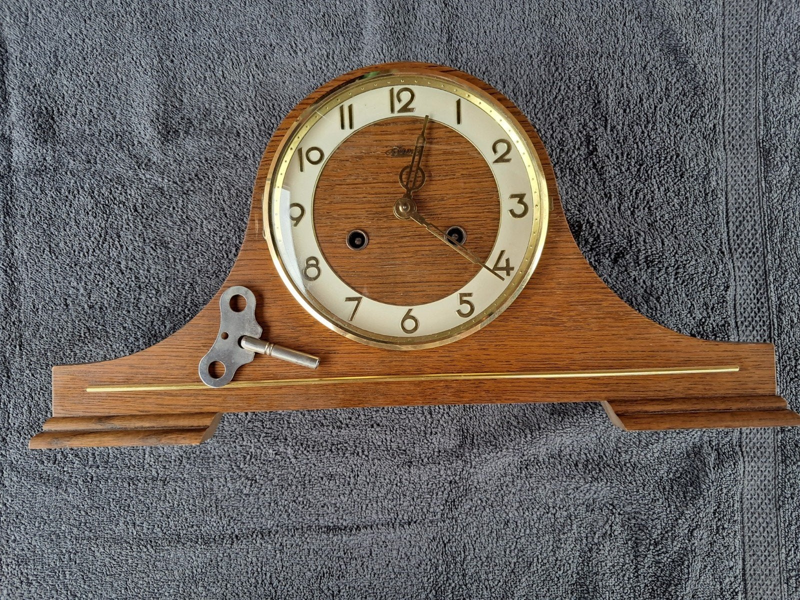 Eikenhouten schouwklok Franze Hermle & Sohn, Ophalen